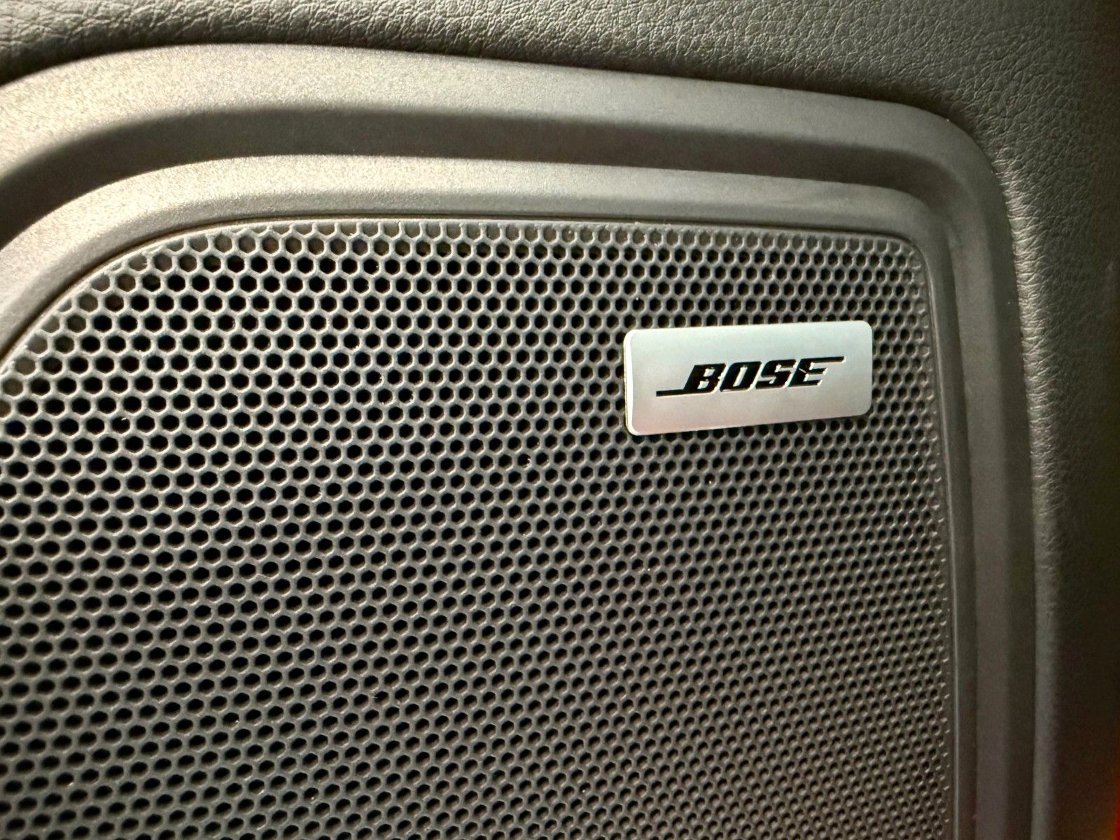 Fahrzeugabbildung Porsche Macan Luftfederung/Panorama/Keyless/21Zoll/BOSE