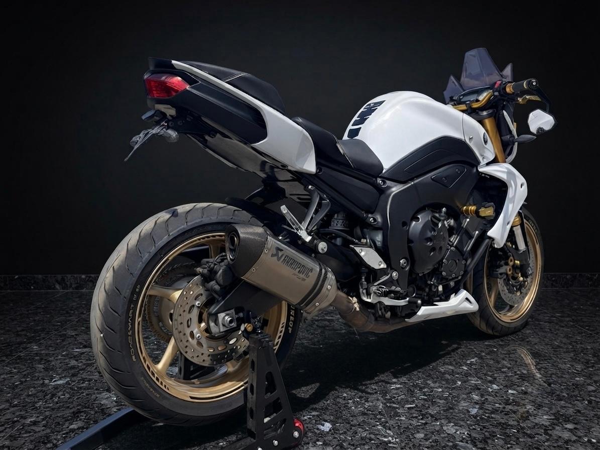Yamaha FZ8 Top gepflegt mit viel schönem Zubehör