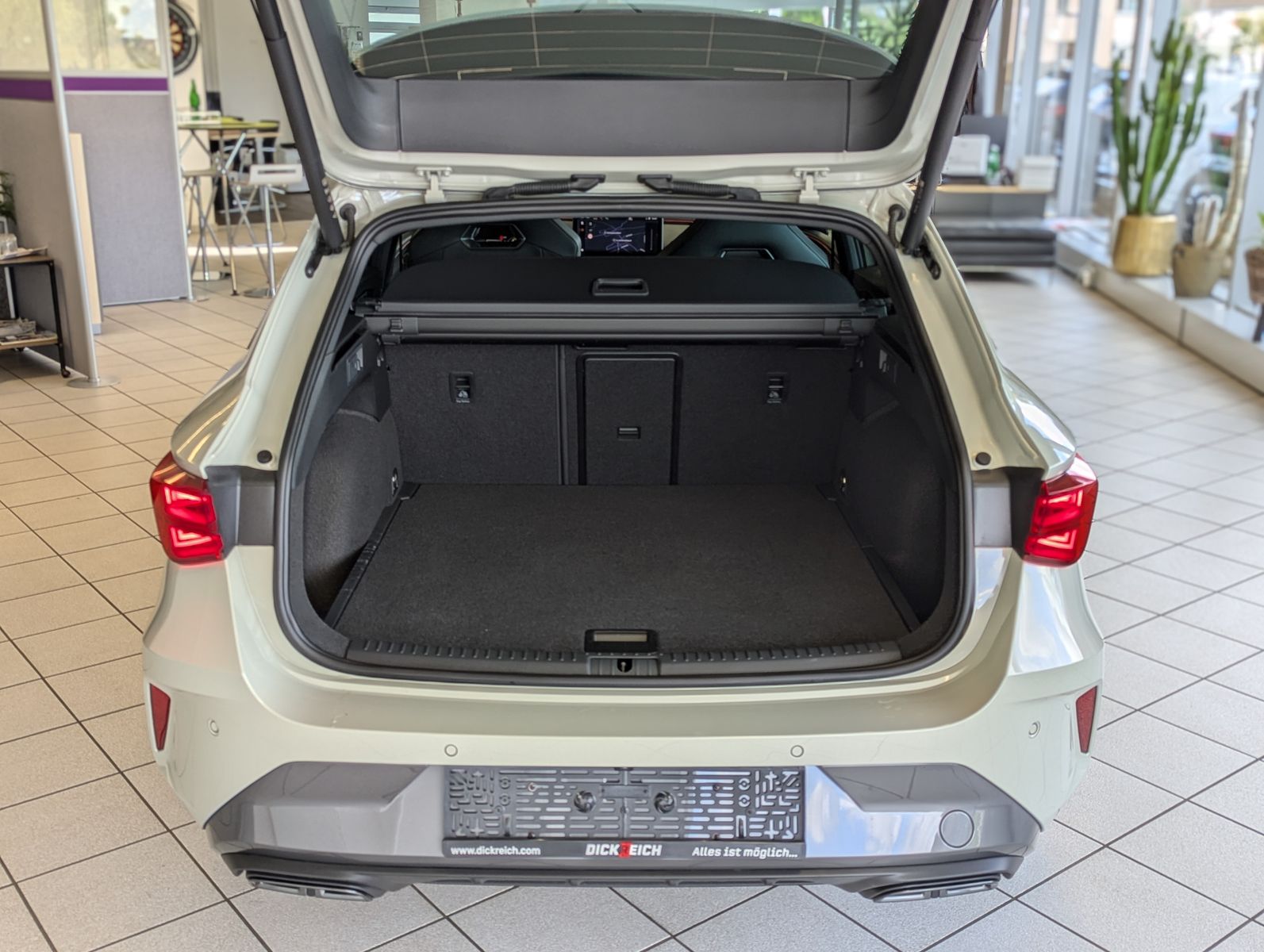 CUPRA Leon 1.5 eTSI Sennh Matrix Pano Edge/Dynamic AHK - Image 17