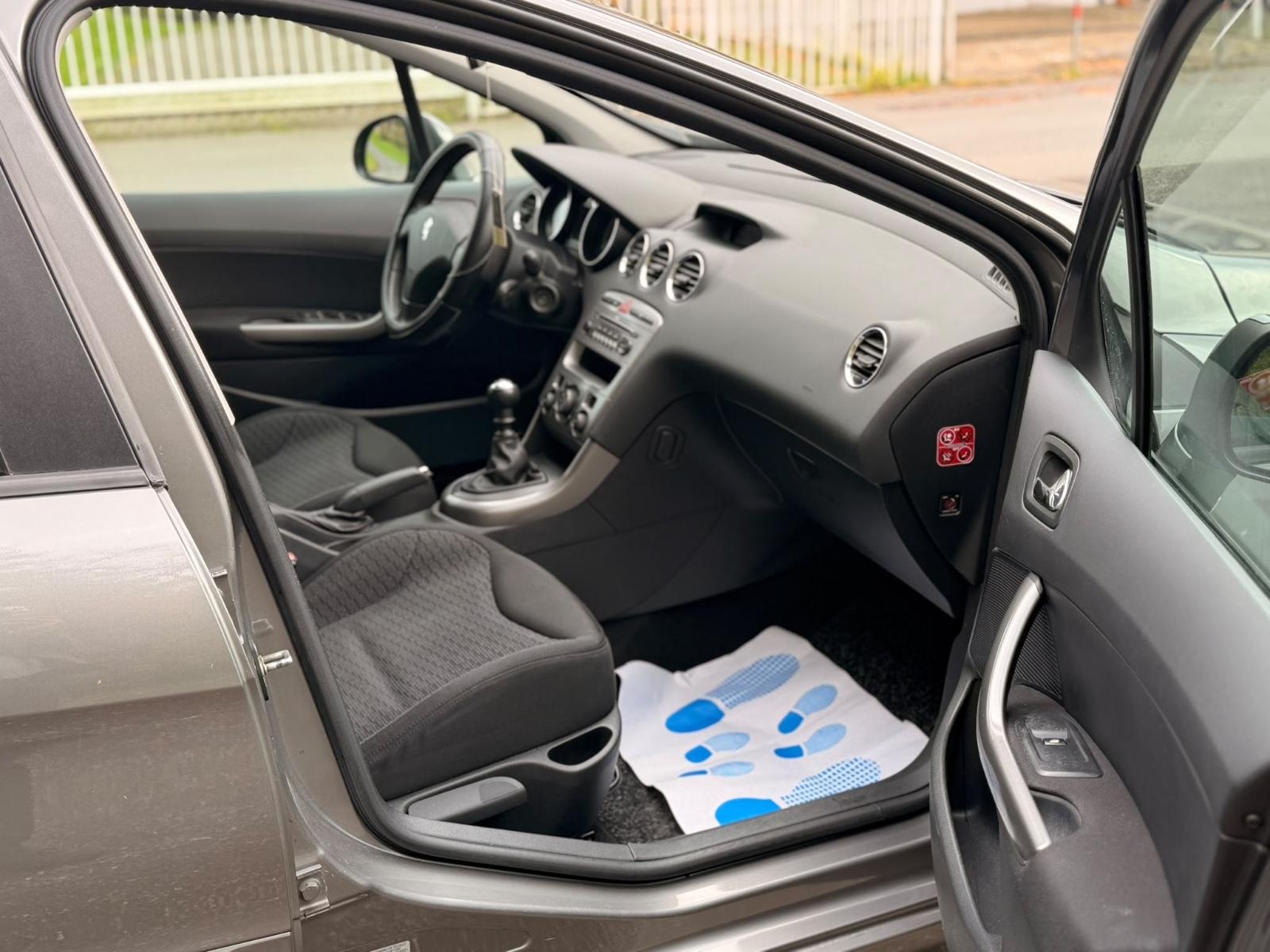 Peugeot 308 2009 — photo 14