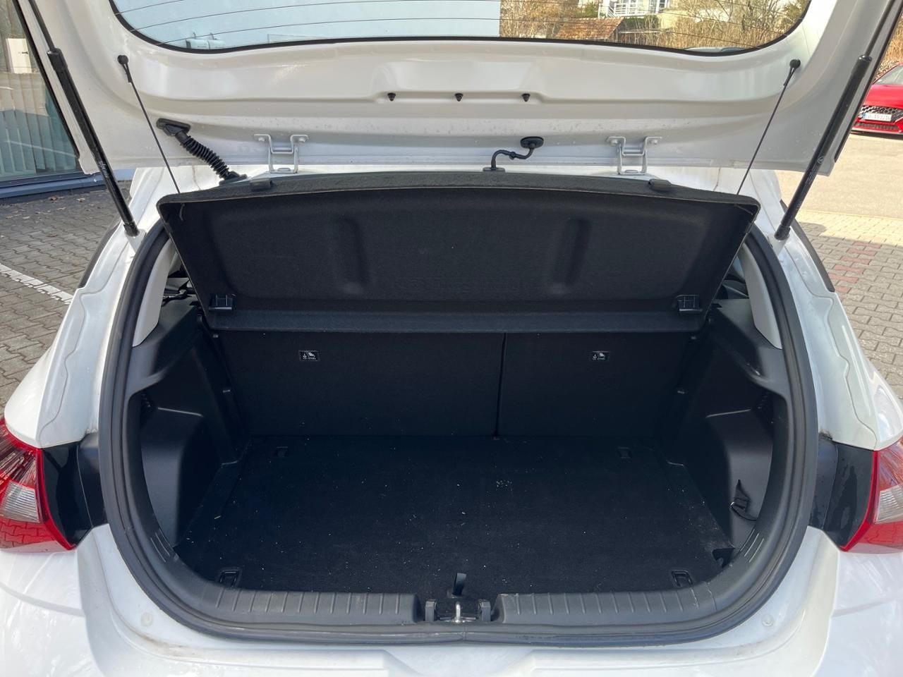Fahrzeugabbildung Hyundai i20 TREND Fernlichtass. Kam. LM Navi PDC SHZ