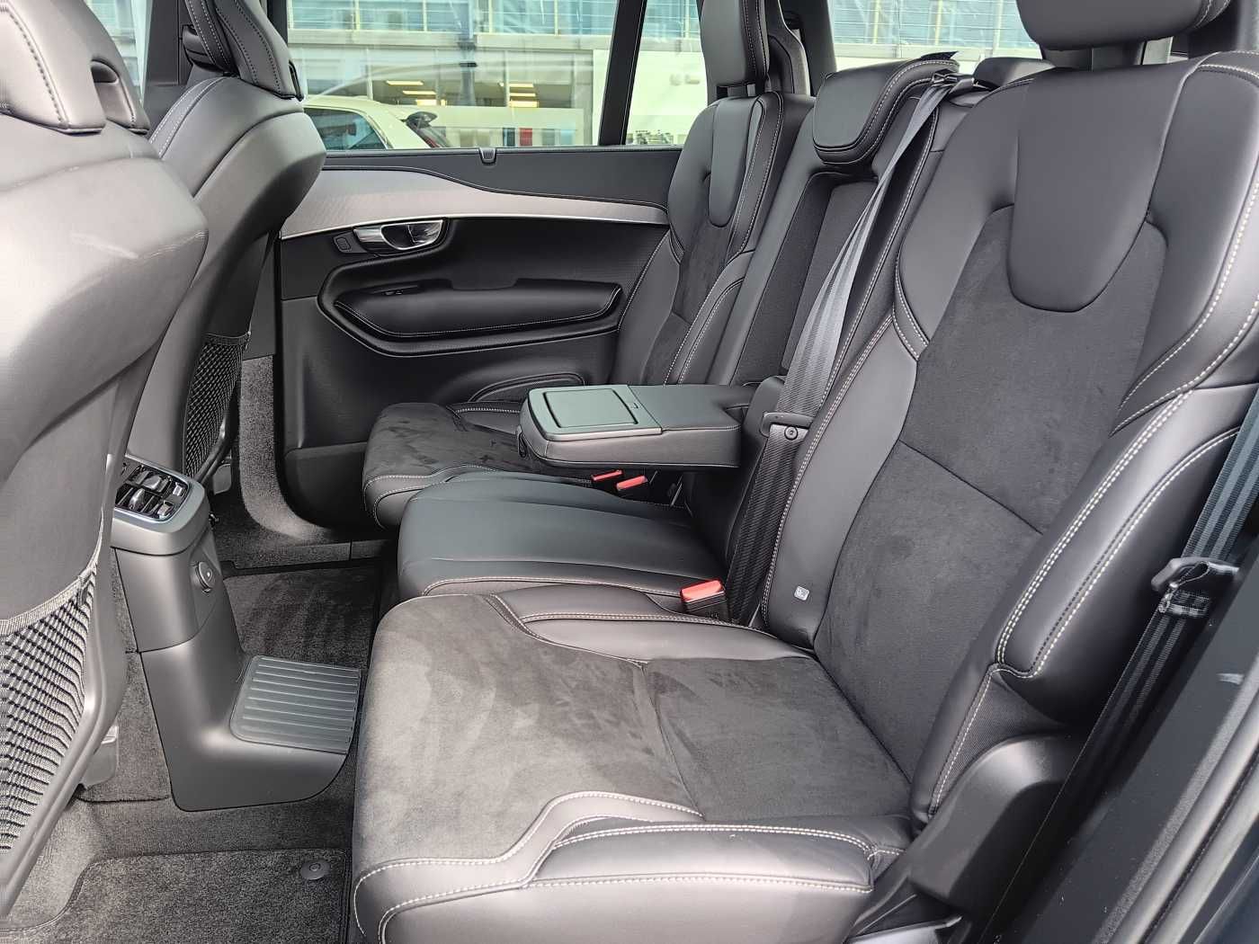 Fahrzeugabbildung Volvo XC90 T8 AWD R-Design Edition 'Glasdach, Akustikg