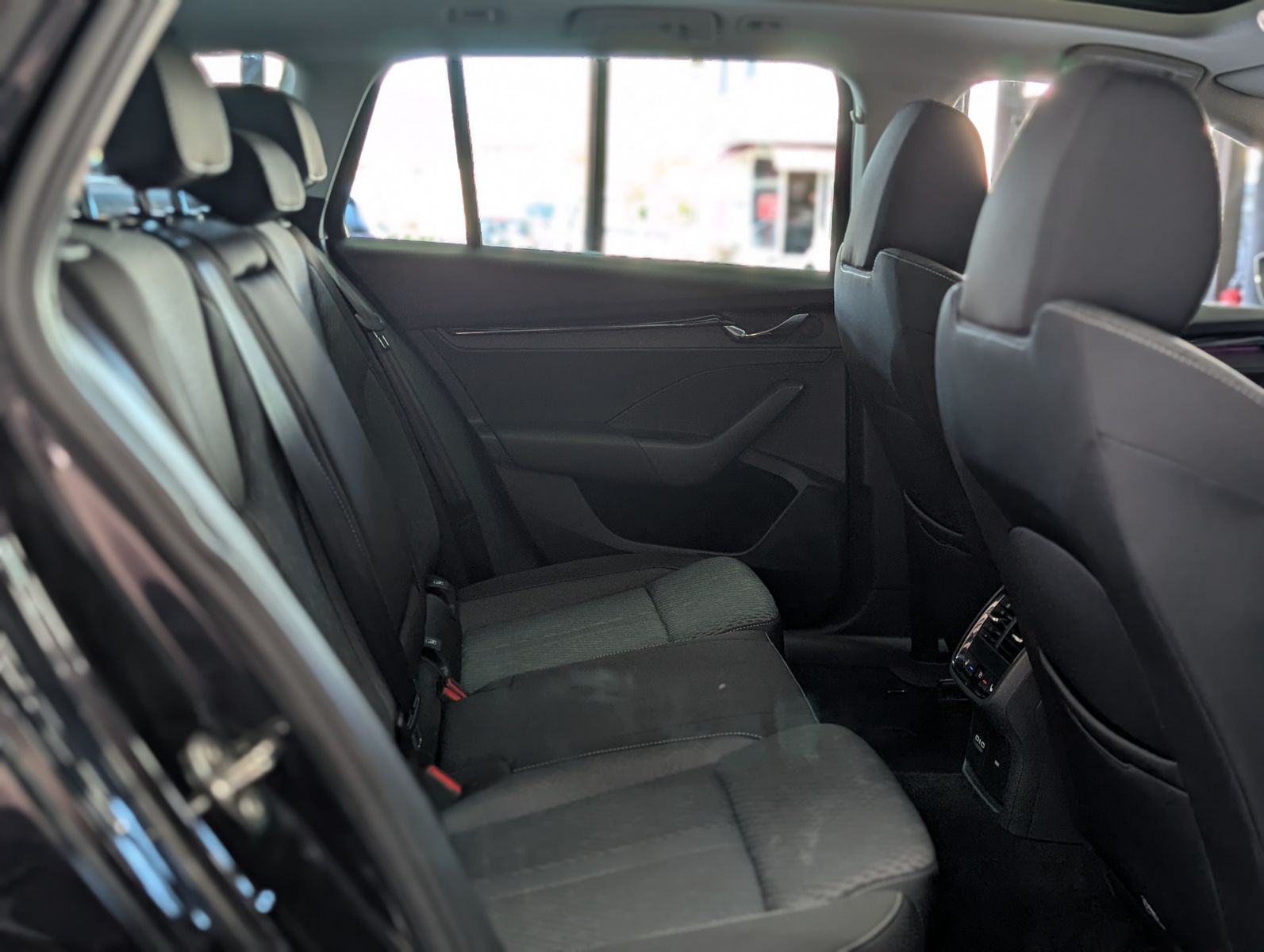 Fahrzeugabbildung SKODA Octavia 2.0TDI Clever AMBI MASSAGE PANO VIRT LED