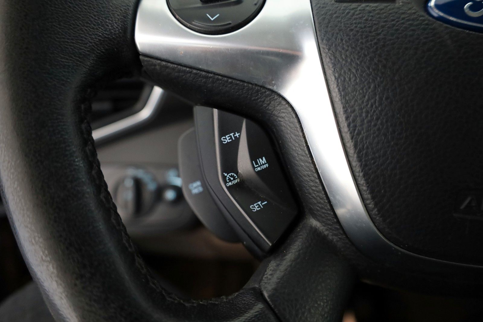 Fahrzeugabbildung Ford Kuga Titanium T.Leder,PSC,AHK,Standheizung,SR+WR