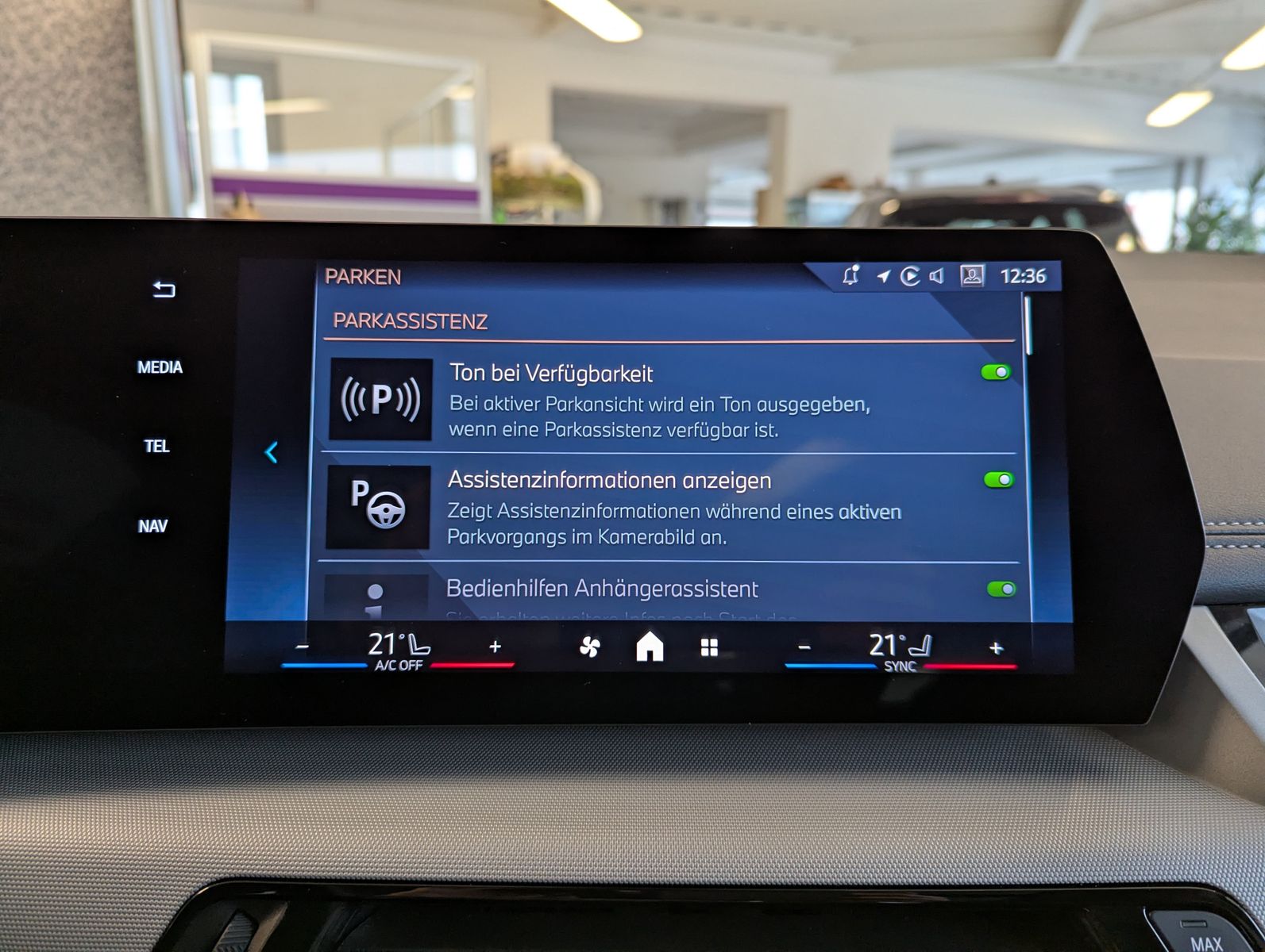 BMW 220 Active Tourer Aut AHK Pano Cam Travel-Paket - Image 28