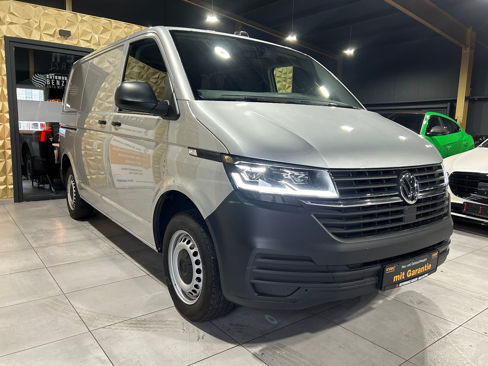 Fahrzeugabbildung Volkswagen T6.1 Transporter  Kasten FWD/APPLE/3-SITZ/ACC/