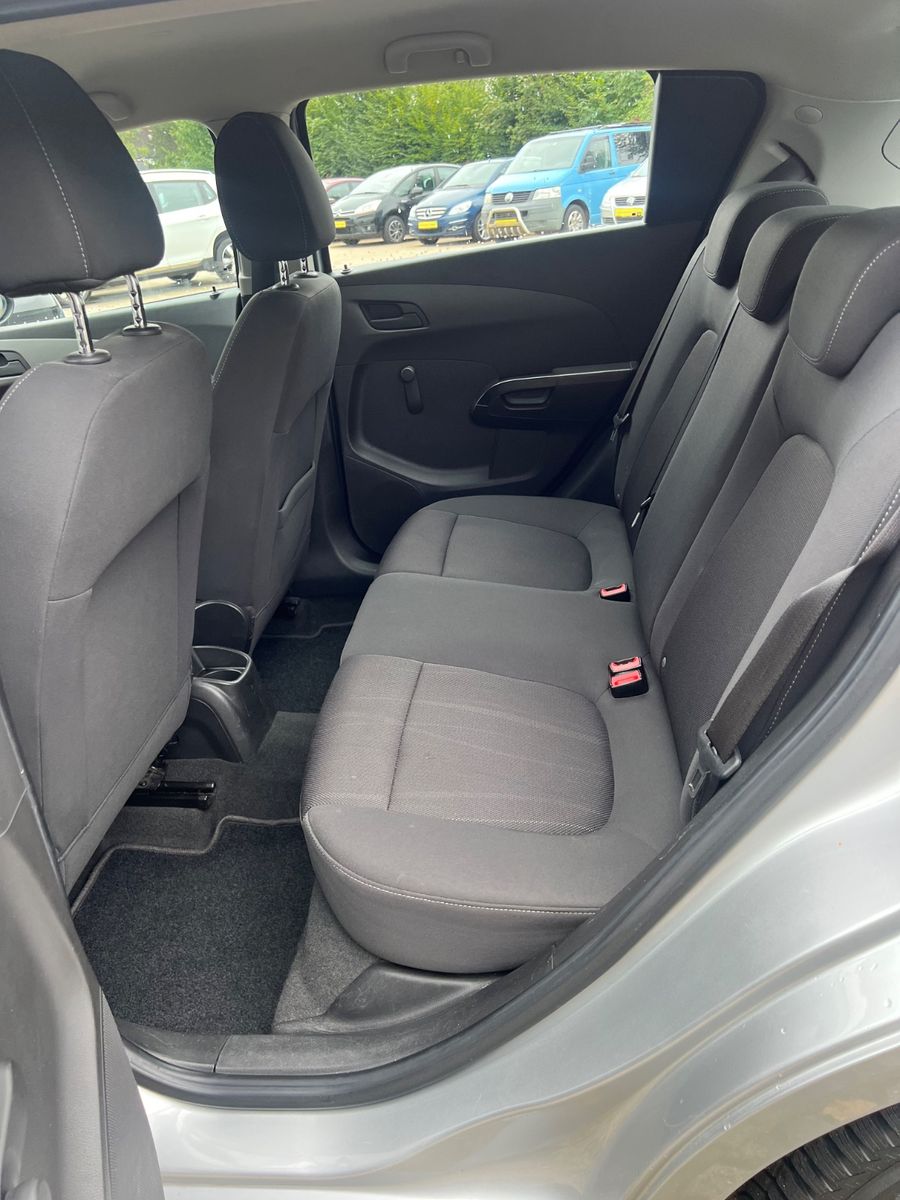 Fahrzeugabbildung Chevrolet Aveo Schrägheck LT *TÜV NEU*