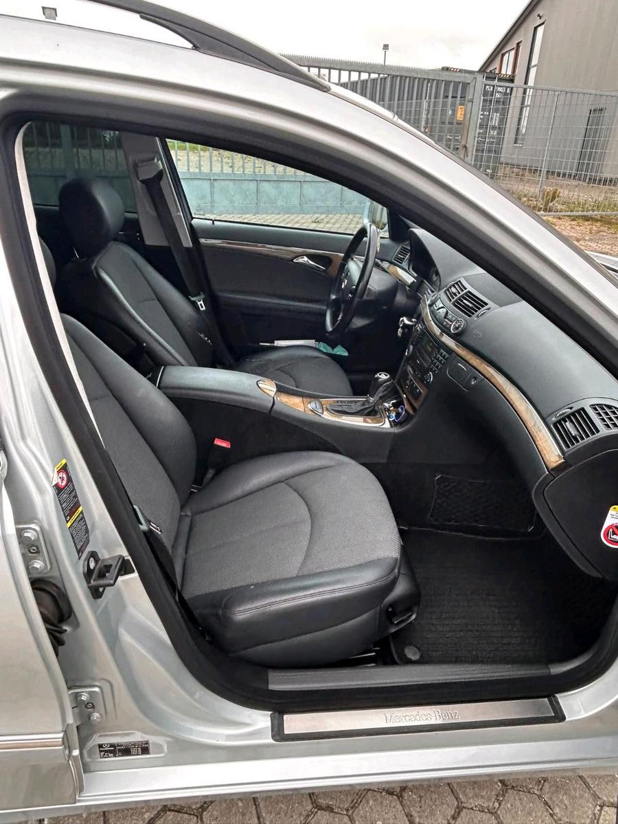 Mercedes-Benz E220 2007 — photo 11