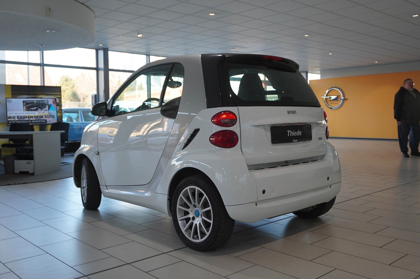 Fahrzeugabbildung Smart ForTwo 1.0 COUPE PASSION AUTOM. KLIMA/PANO/RADIO
