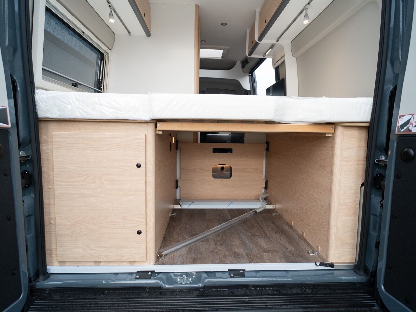 Fahrzeugabbildung Sunlight Adventure Cliff 540 Rahmenfenster, Dieselheizung