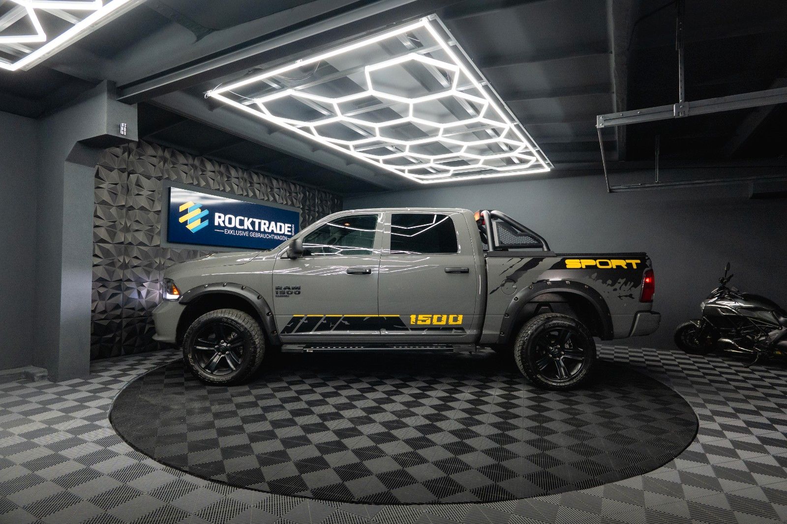 Fahrzeugabbildung Dodge RAM 5.7 V8 HEMI 4x4 OFFROAD Night-Paket *LED*AHK