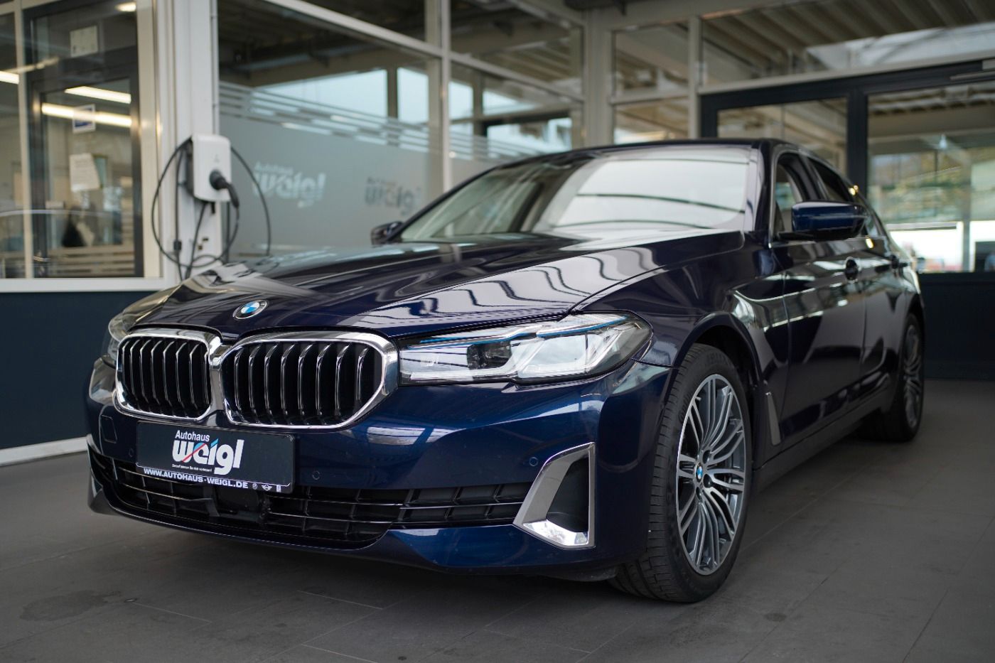 Fahrzeugabbildung BMW 530i xDrive Luxury Line +Komfortsitze+Laserlicht