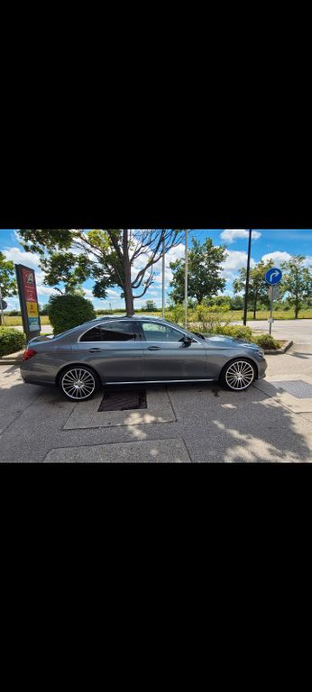 Image of Mercedes-Benz E 220