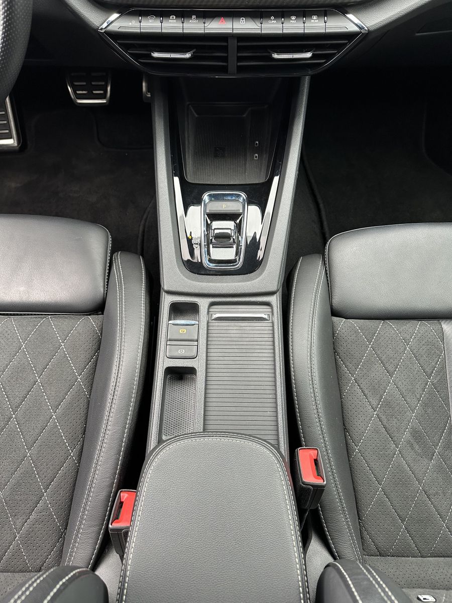 Fahrzeugabbildung SKODA Octavia Combi 1.4 TSI DSG RS iV NAV+LED+VCOCK+PP