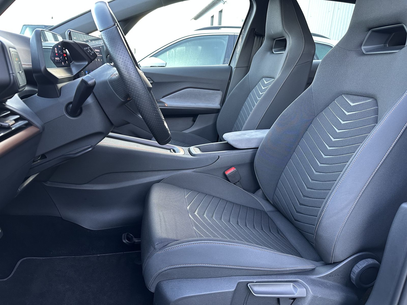 Fahrzeugabbildung CUPRA Born NAV+LED+V-COCKPIT+1HD+18ZOLL+PP+TEMPOMAT