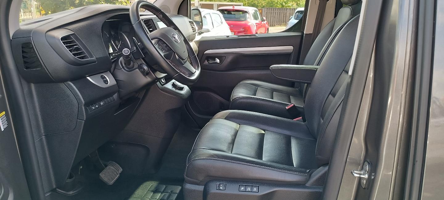 Toyota PROACE VERSO Executive Standheizung