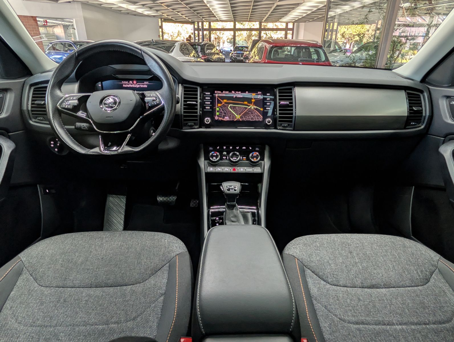 Fahrzeugabbildung SKODA Kodiaq Clever 4x4 PANO*AHK*CANTON*4xSHZ*7-Sitzer