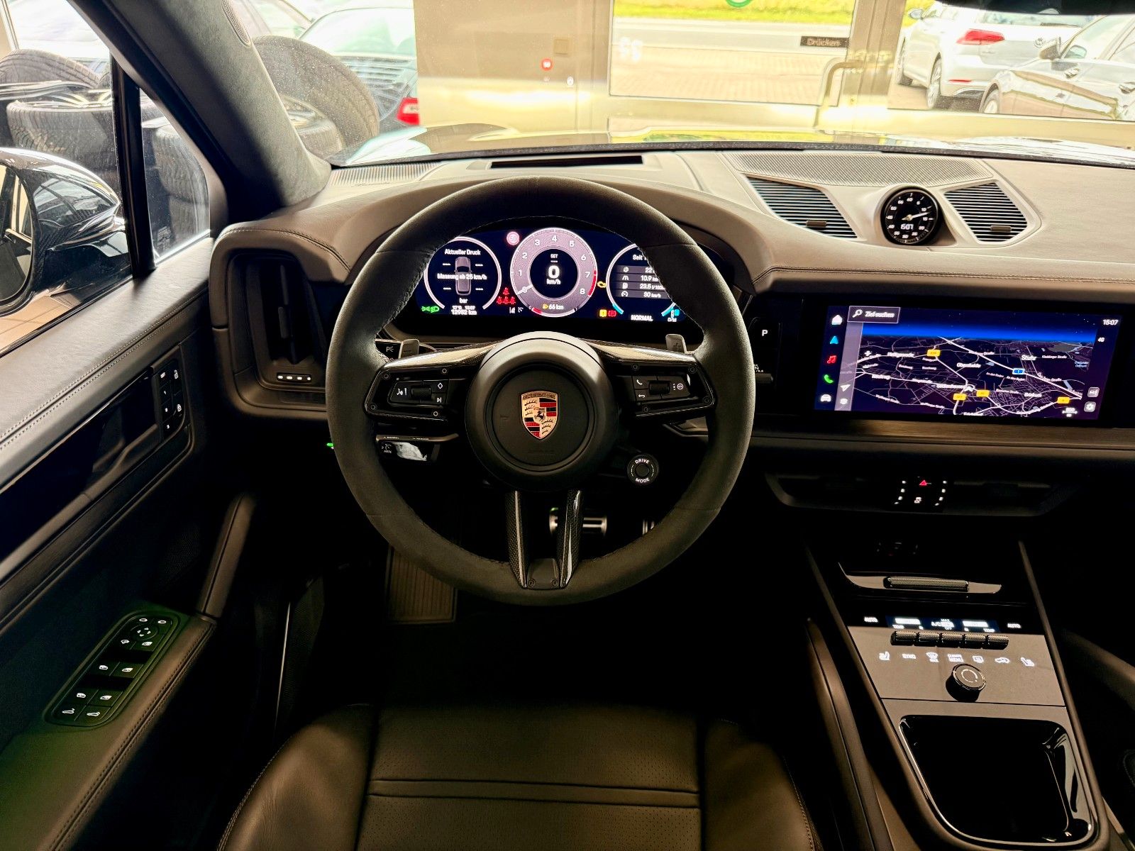 Fahrzeugabbildung Porsche Cayenne GTS PTS-Farbe/CarbonDesign/HUD/Burmester