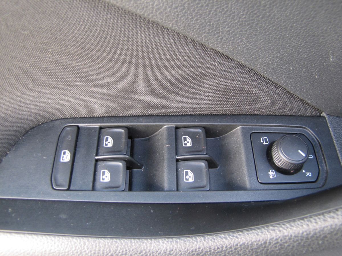 Fahrzeugabbildung SKODA Kamiq 1.5 TSI DSG Clever, Anhängerkupplung