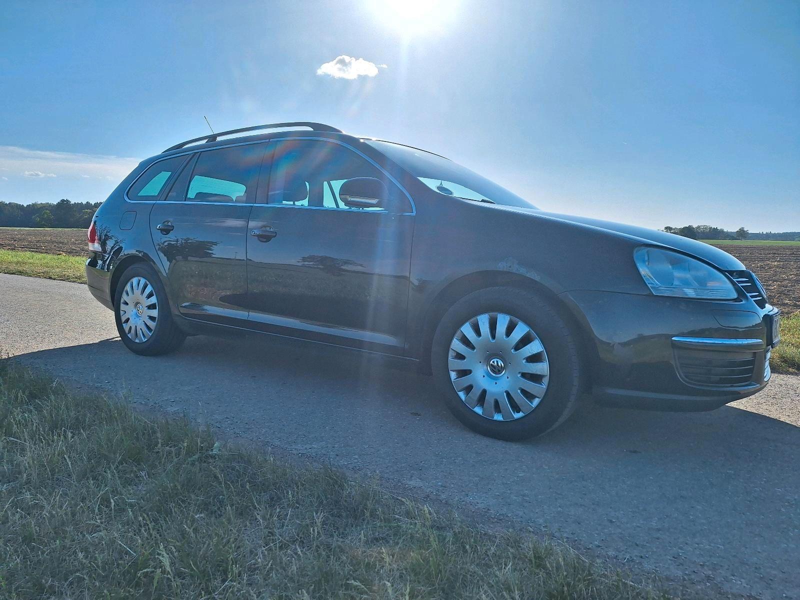 Volkswagen Golf 2009 — interior