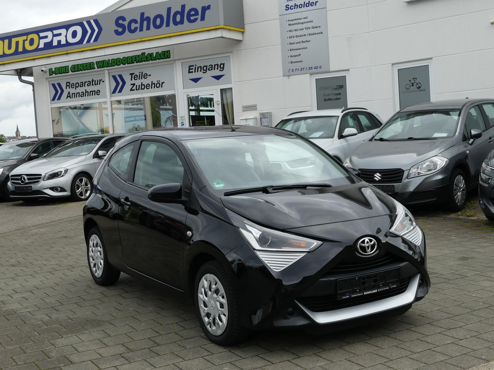 Toyota AYGO x-play | BLUETOOTH | LED | USB