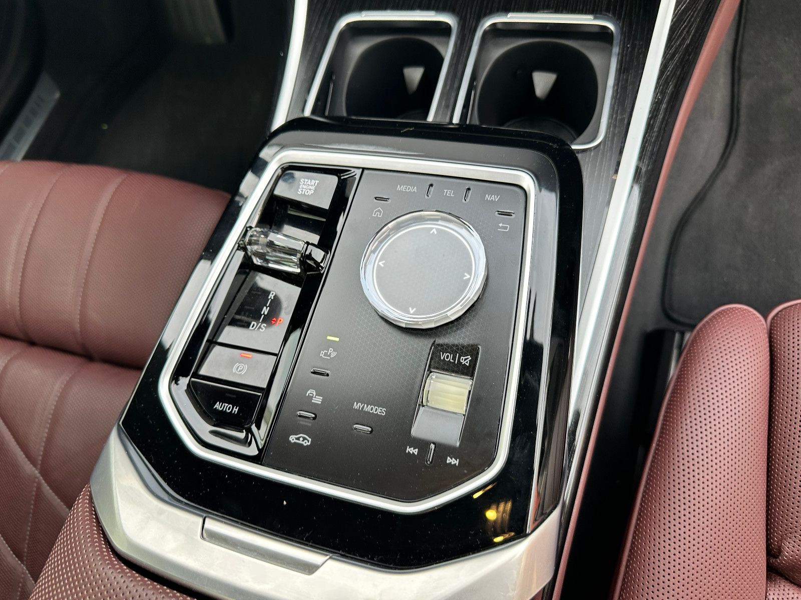 Fahrzeugabbildung BMW 740d LANG xDRIVE M SPORTPAKET*VOLL*