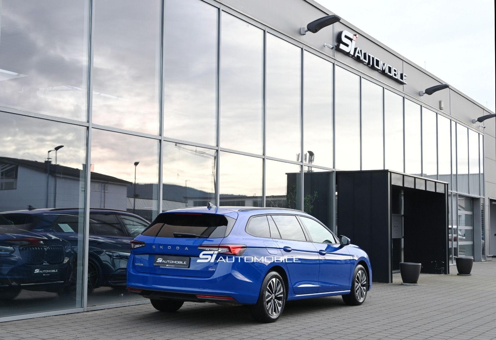 Fahrzeugabbildung SKODA Superb 2.0 TSI DSG Selection Combi 4x4 °ACC°AHK°