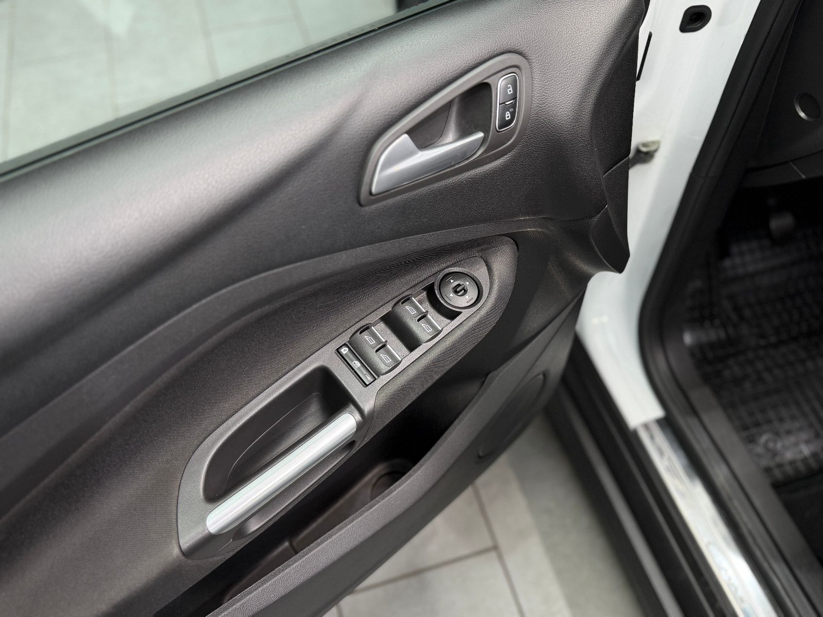 Fahrzeugabbildung Ford Grand C-Max |7-SITZER|PDC|TEMPOMAT