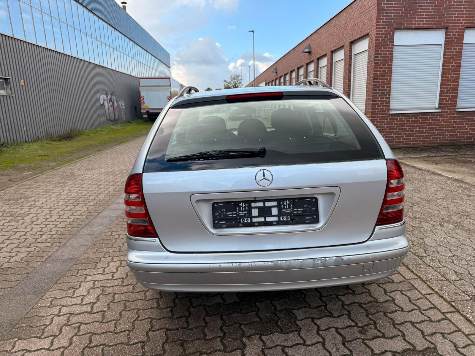 Mercedes-Benz C200 2006 — photo 15