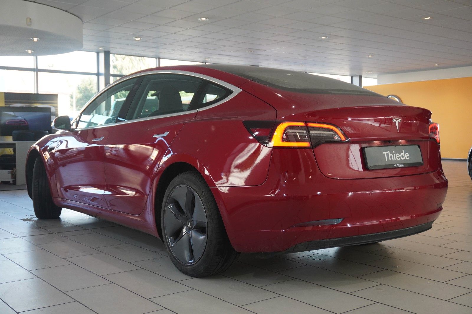 Fahrzeugabbildung Tesla Model 3 Standard Range Plus NAVI/KAMERA/SH/PANO