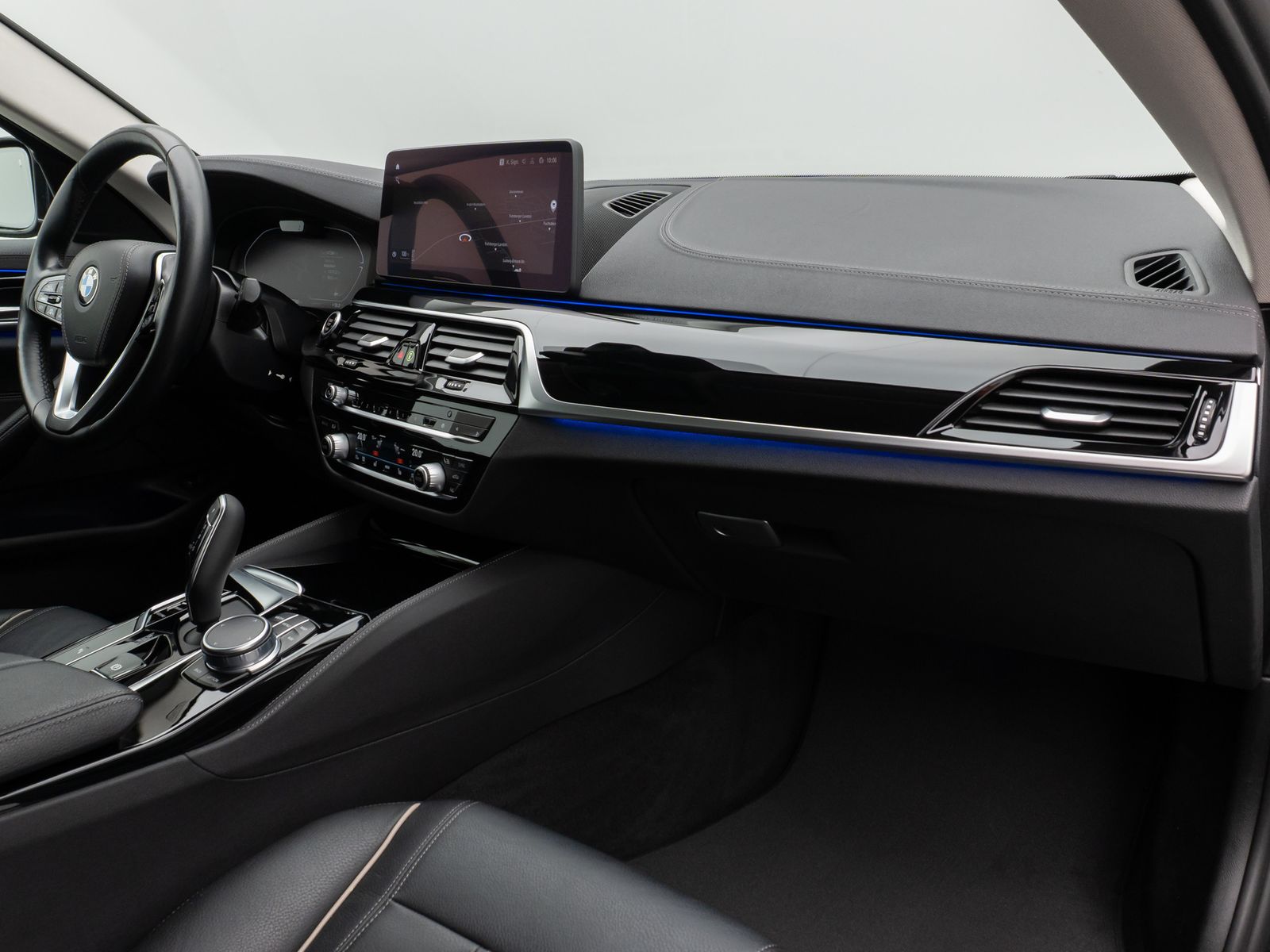 Fahrzeugabbildung BMW 530d LuxuryLine Kamera Laser HUD DAB ACC Komfort