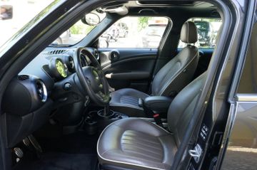 Fahrzeugabbildung MINI JOHN_COOPER_WORKS Countryman  Pano / 4x4