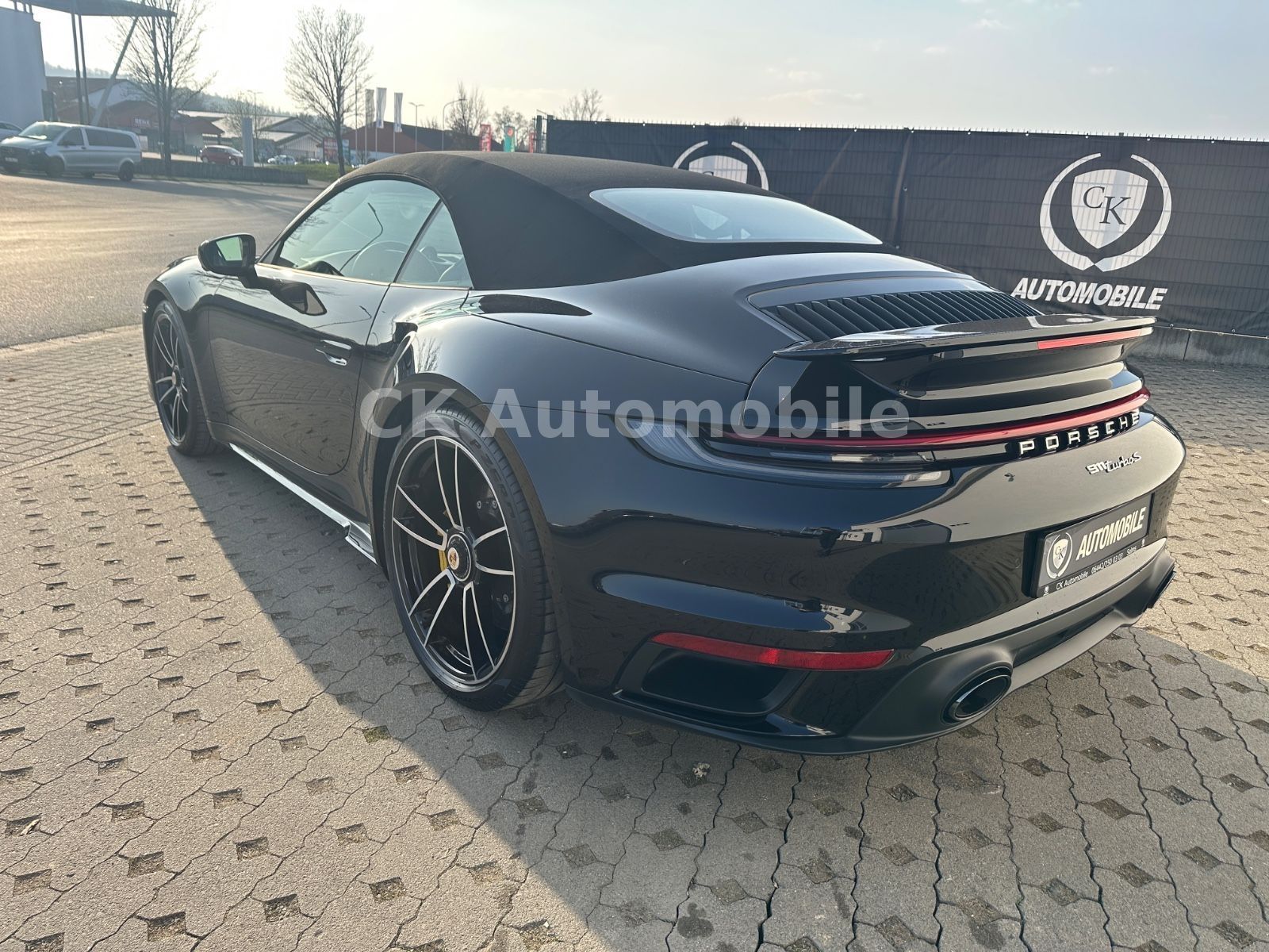 Fahrzeugabbildung Porsche 911 Turbo S Cabriolet Sport-Chrono/360°/ACC/LED