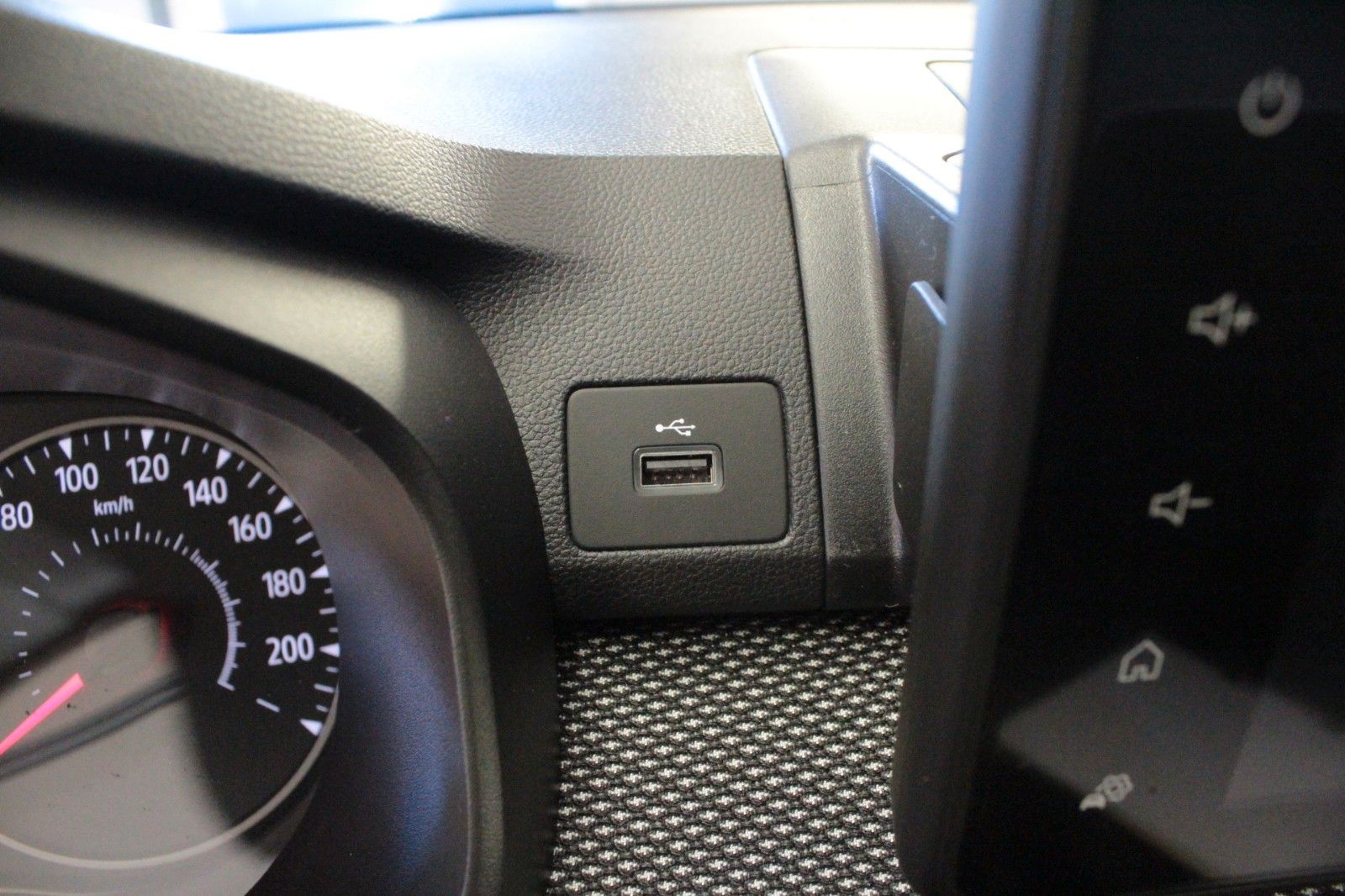 Fahrzeugabbildung Dacia Sandero TCe 90 Stepway auto Expression*Winterp.*