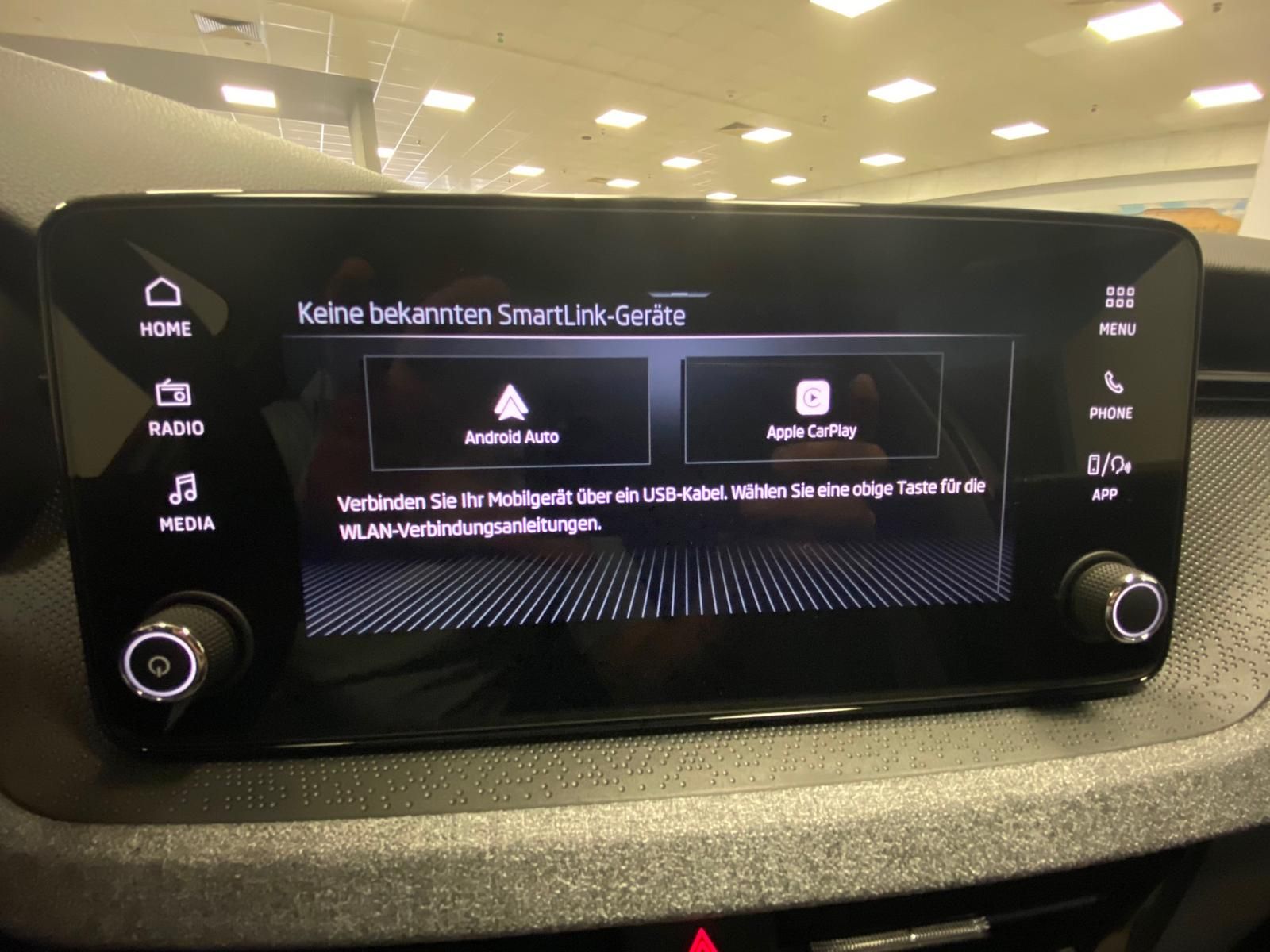 Fahrzeugabbildung SKODA Scala 1.0 TSI Selection APP+KLIMA+RFK+SITZHEIZ++