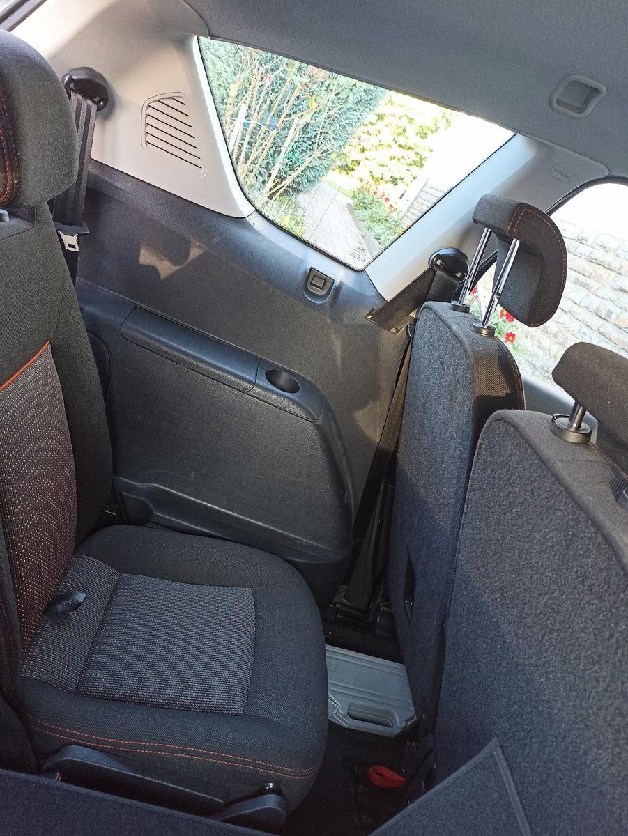 Ford S-MAX 2011 — photo 12