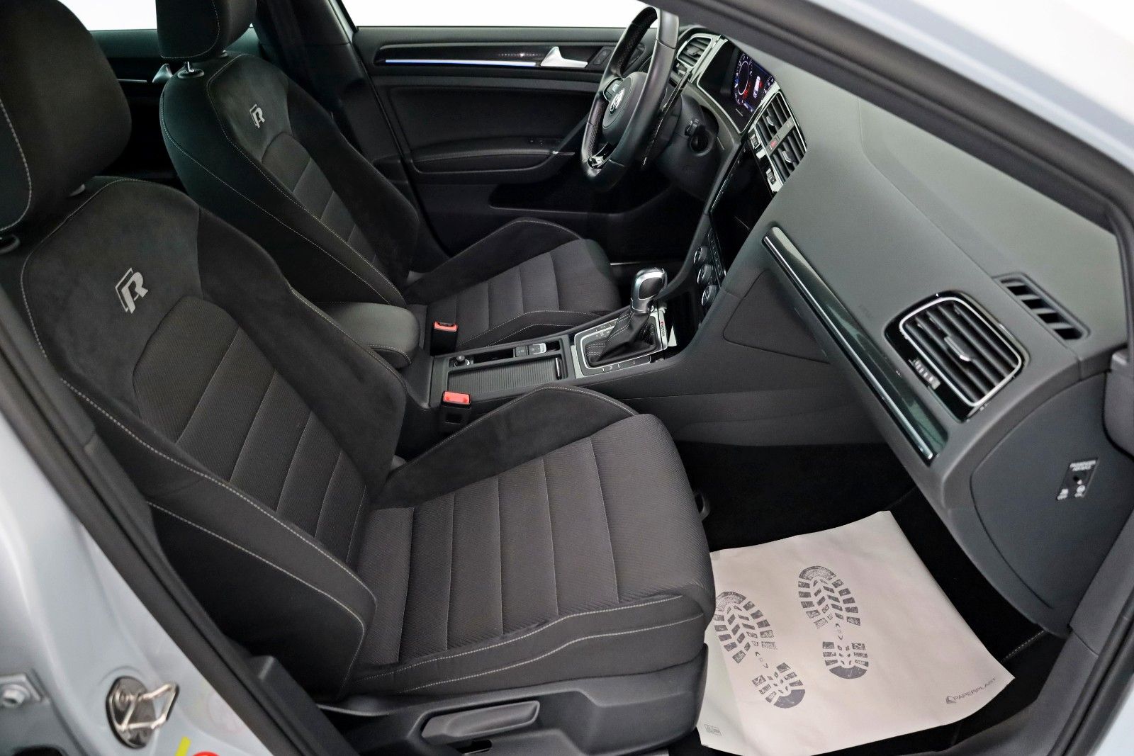 Fahrzeugabbildung Volkswagen Golf VII Lim. R 4M Navi,LED,PDC,Kamera,SH,SR+WR