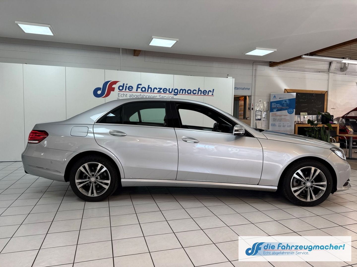 Fahrzeugabbildung Mercedes-Benz E 200 CGI BlueEf.Avantgarde LED Klimaaut Ambient