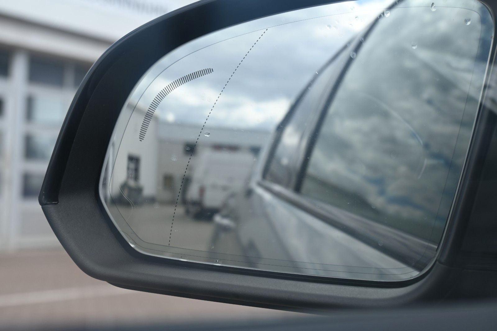 Fahrzeugabbildung Volvo XC40 B4 DKG Dark*PANO*STDHZG*360°*ACC*AHK*VOLL *