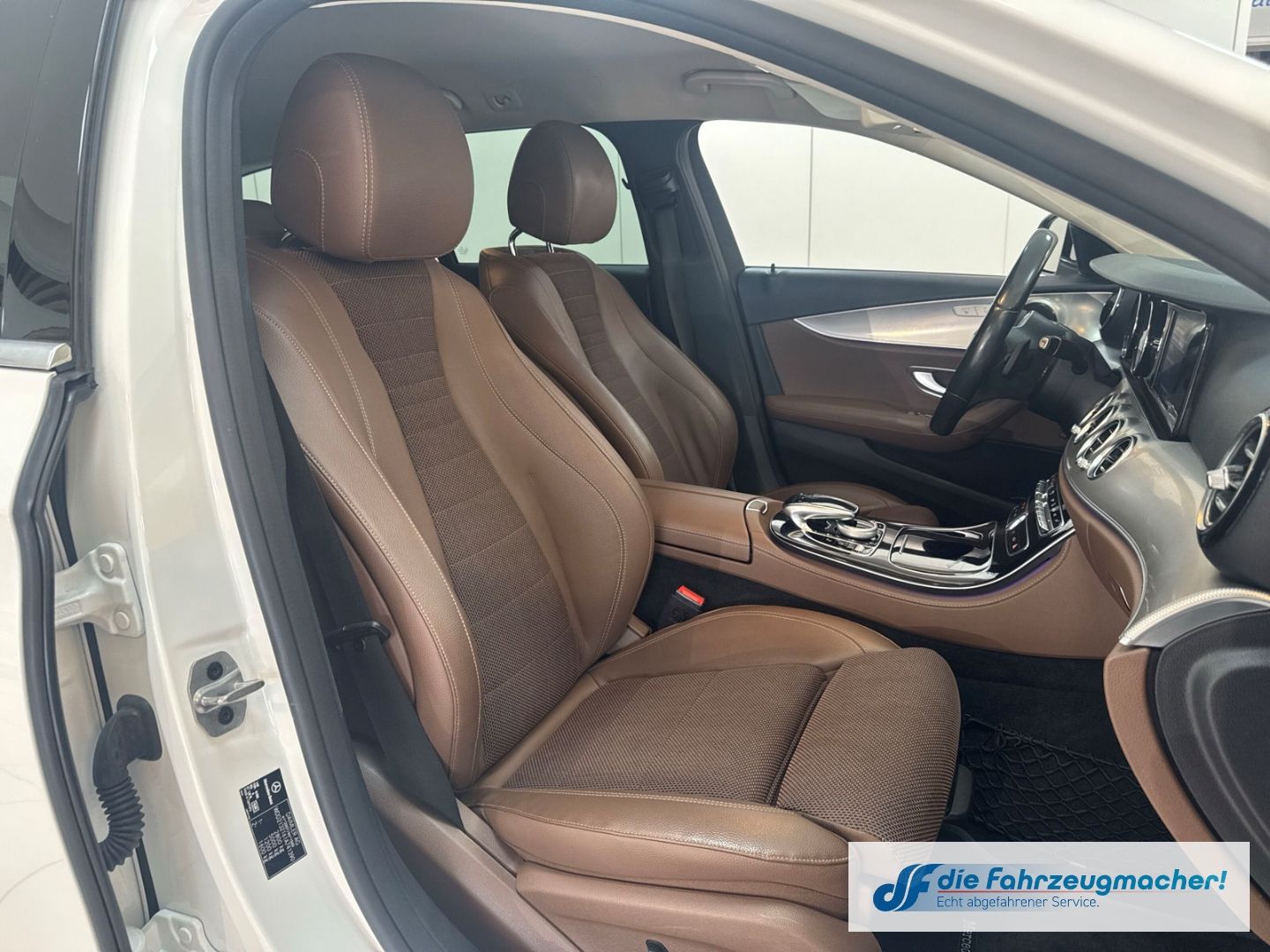 Fahrzeugabbildung Mercedes-Benz E 300 T-Modell de Niveau Navi Digitales Cockpit