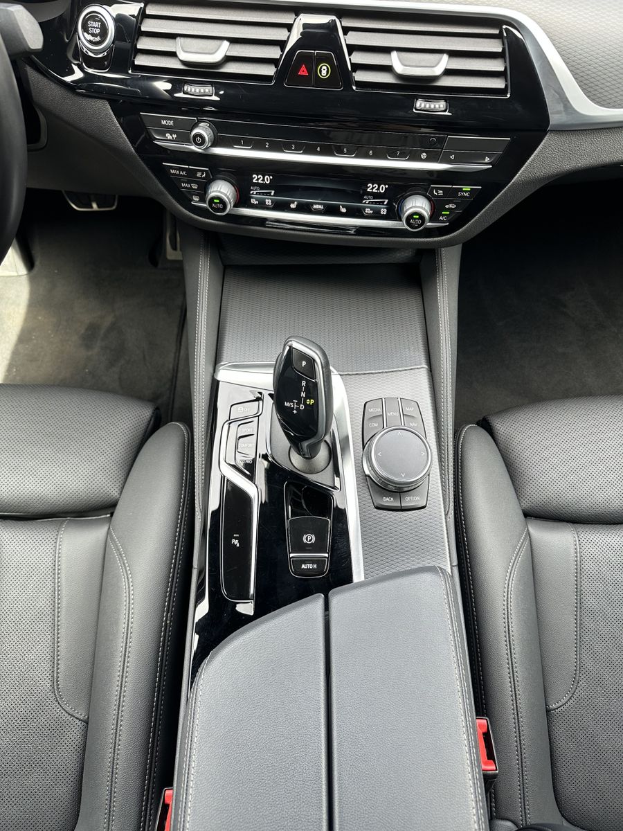 Fahrzeugabbildung BMW 520d M-Sport NAV+LED+ACC+SHZ+VCOCK+LEDER+KEYLESS