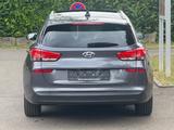 Hyundai i30 cw YES! Plus /Panorama/Navi/R-Kamera/2-Hand - Hyundai i30: Automatik