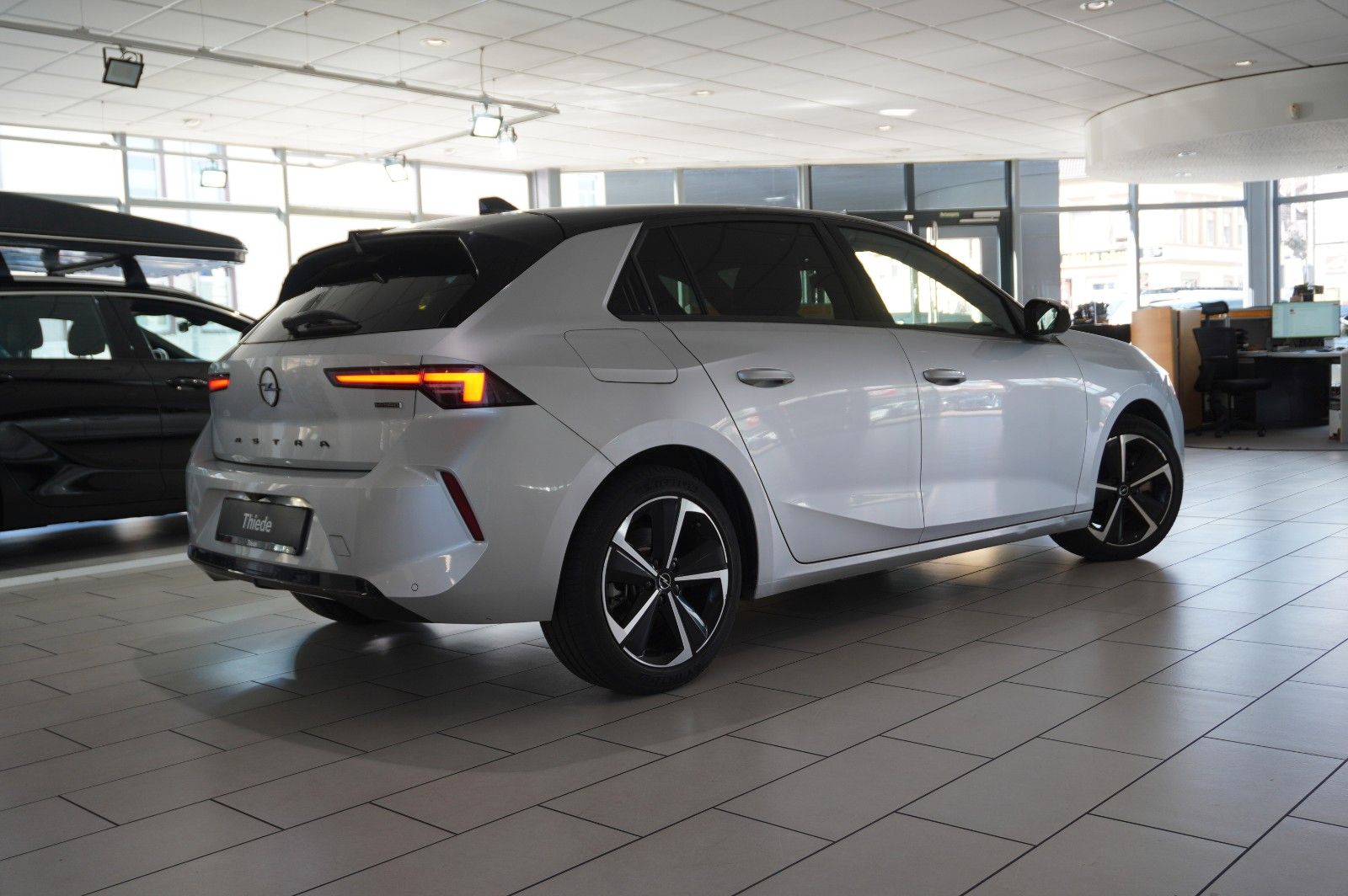 Fahrzeugabbildung Opel Astra L Lim. 1.6 HYBRID GS SPORT NAVI/360°/SPORT