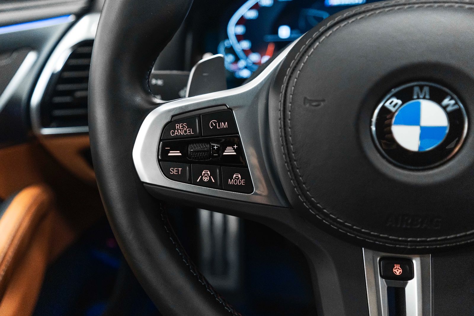 Fahrzeugabbildung BMW M850i xDrive Coupe HUD H&K 360° LASER INDIVIDUAL