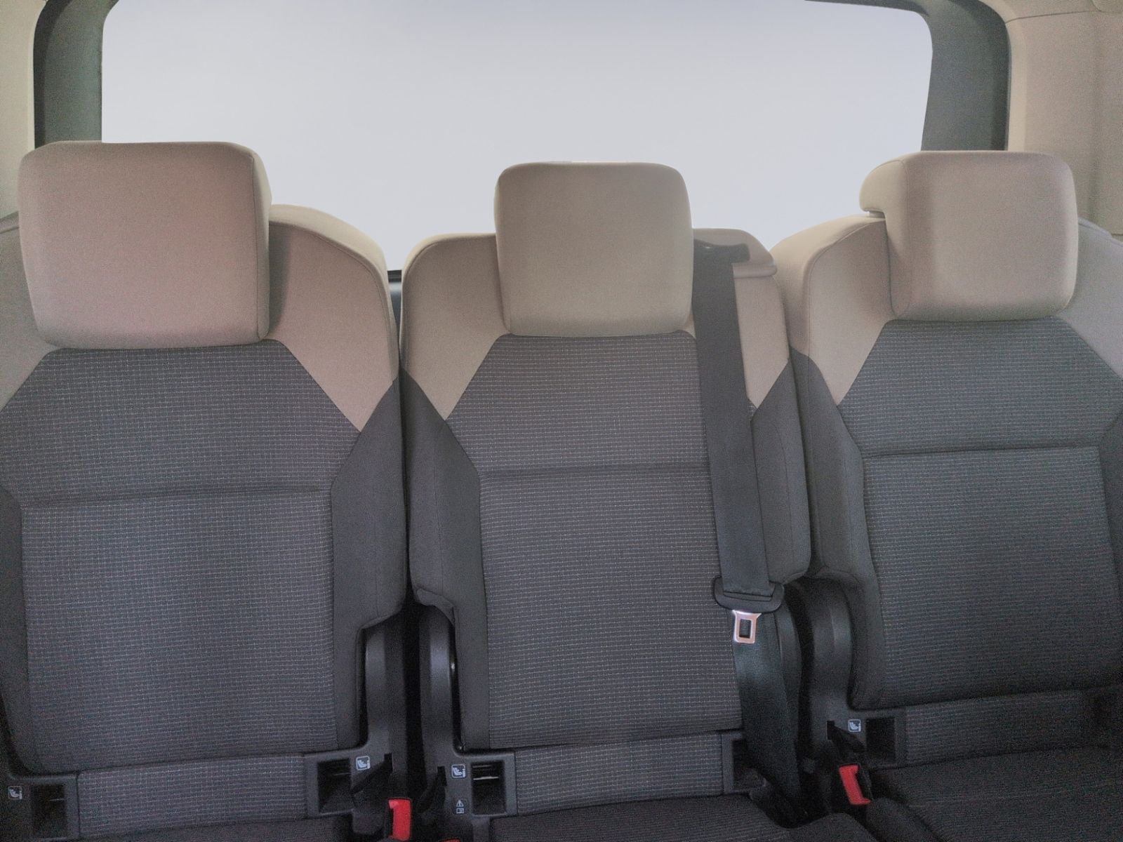 T7 Multivan 2.0 TDI KÜ 7SITZE+KAMERA+NAVI+AHK