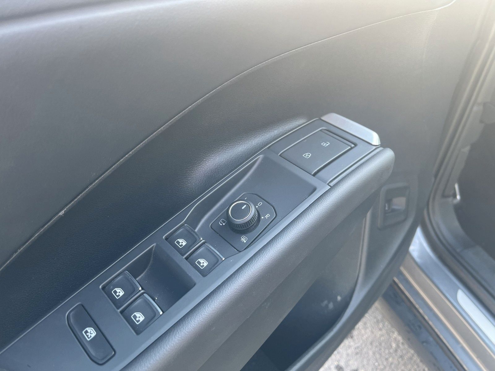 Fahrzeugabbildung Volkswagen T-Roc 1.5 eTSI 110 kW R-Line