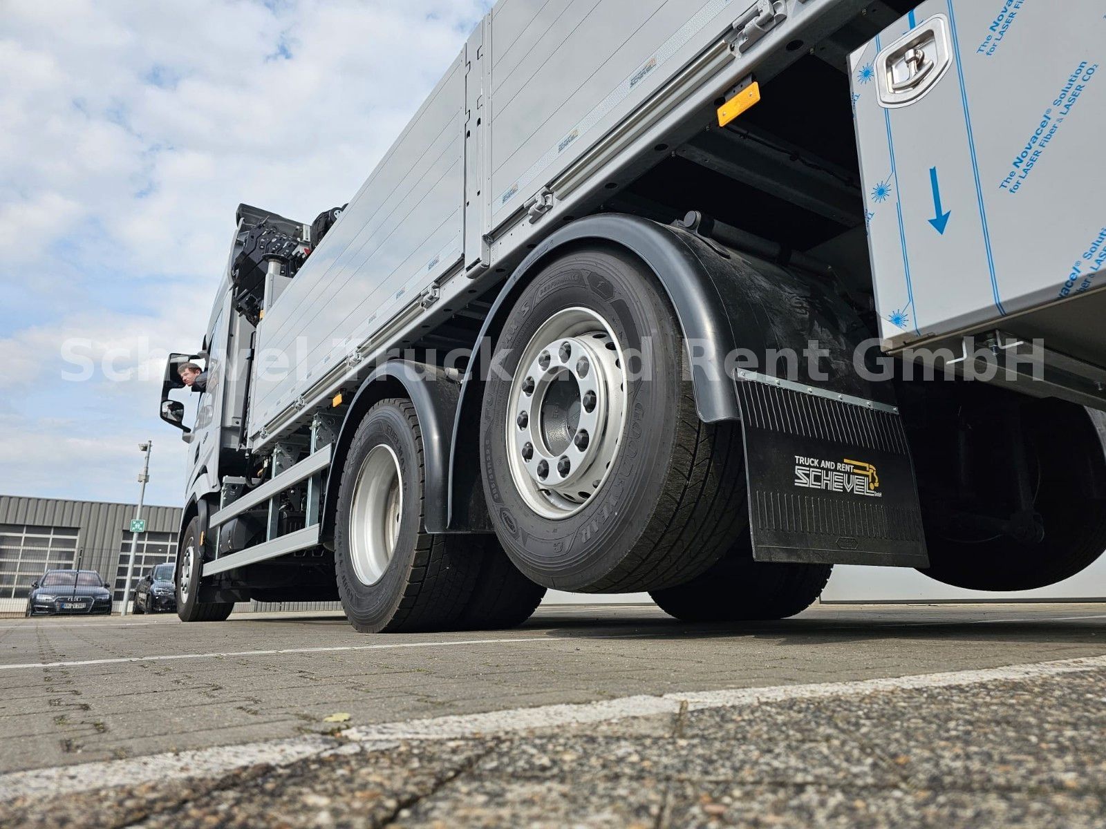 Fahrzeugabbildung DAF XF 530 Pritsche mit Ladekran HIAB 258-7 Seilw.