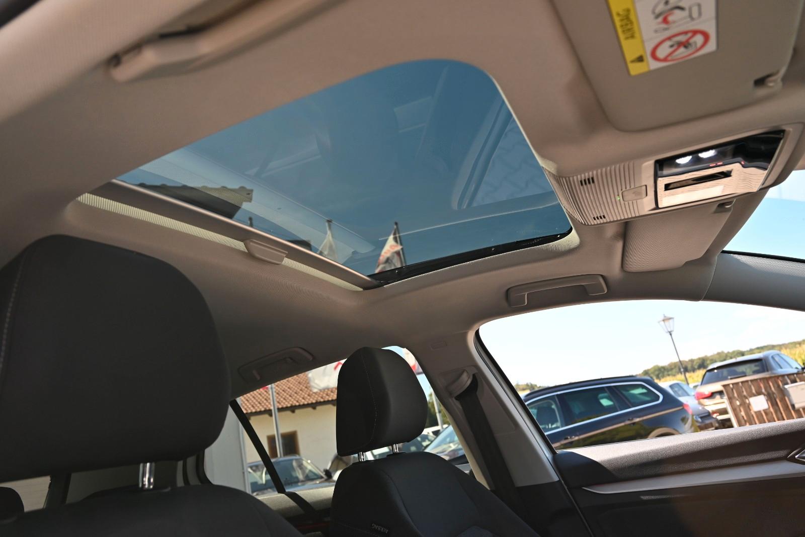 Volkswagen Golf VIII Lim. 1.5 TSI Life/Panorama/AHK/ACC, миниатюра 26