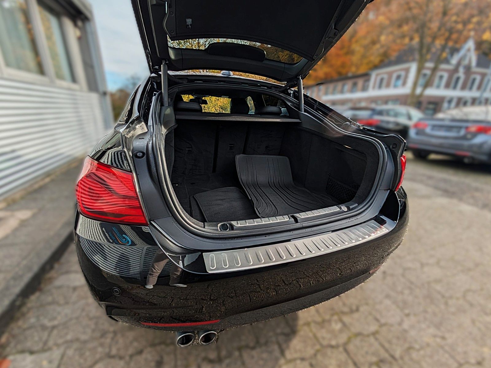 Fahrzeugabbildung BMW 420d Gran Coupe M SPORT SAG LEDER NAVI HUD LED