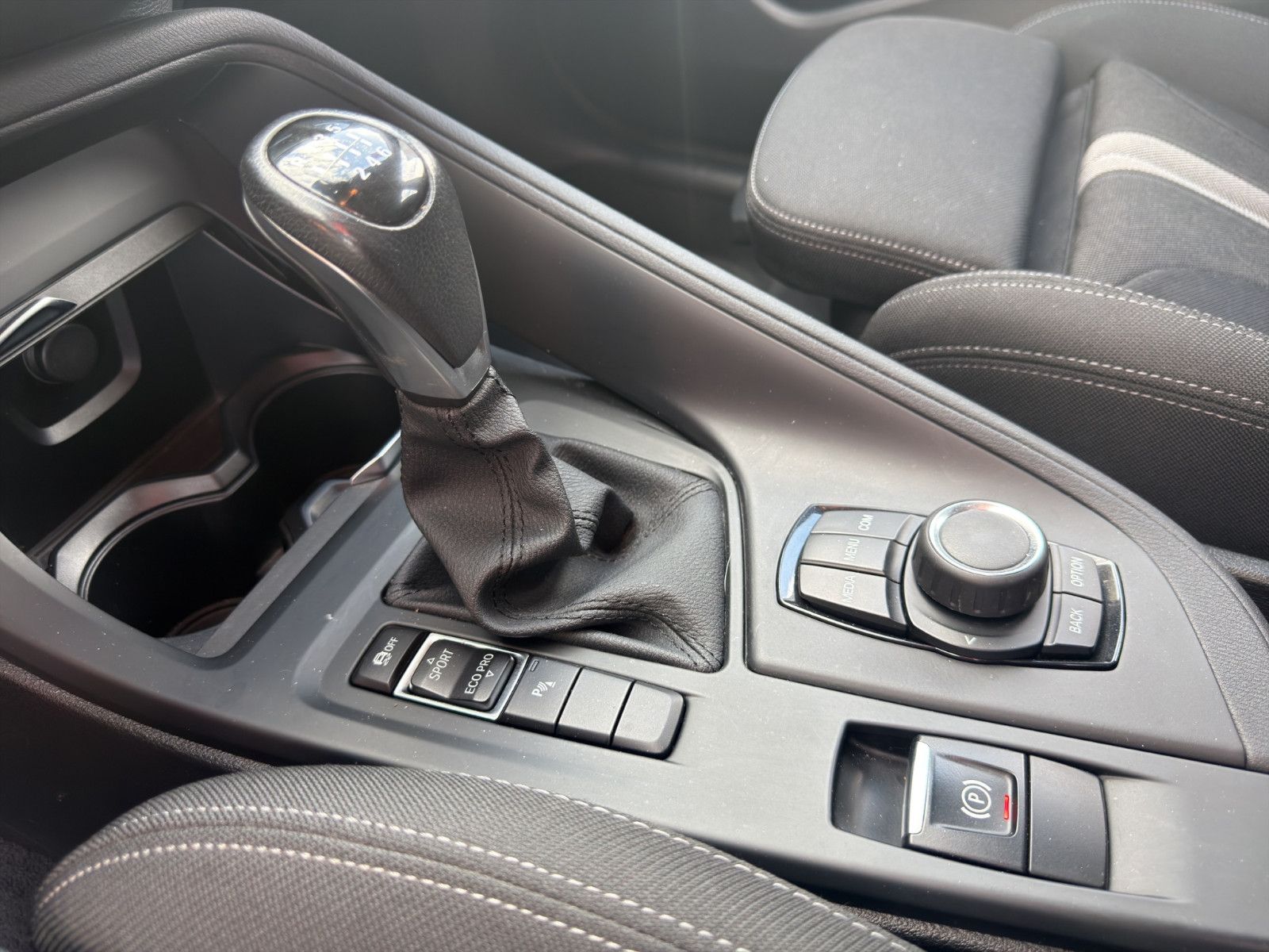 Fahrzeugabbildung BMW X1 sDrive 18 i Advantage PDC*Shzg*2-Zo.Klima*